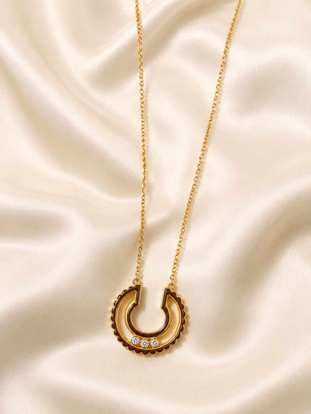 The Sienna Scalloped Horseshoe Pendant